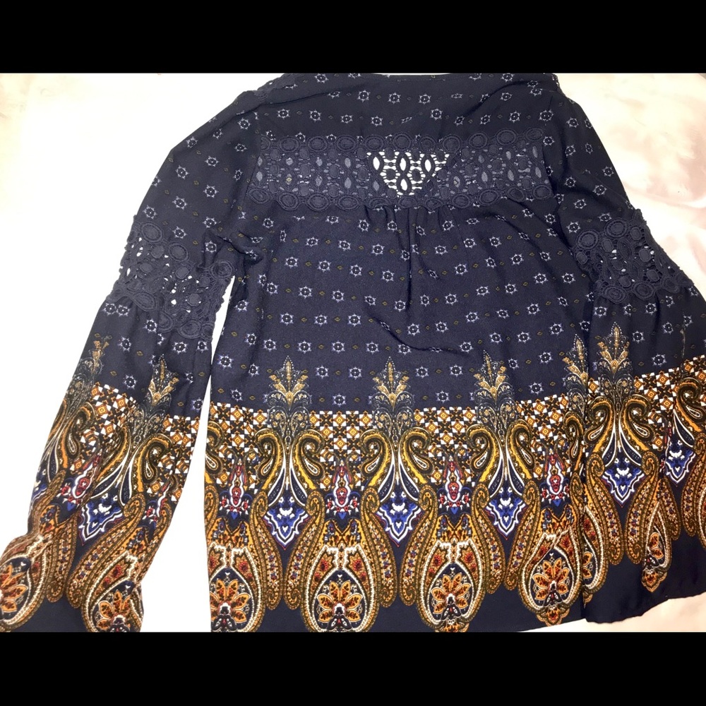 V neck blouse - Picture 3 of 5